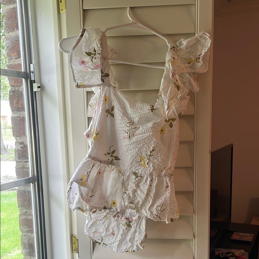 Large White Open Back Flutter Sleeve Floral Top
